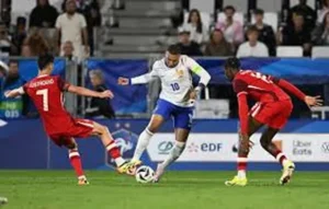 Bắt Đầu Và Bắt Đầu Lại Trận Đấu Bóng Đá Theo Luật Chuẩn Quốc Tế FIFA