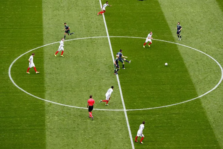Bắt Đầu Và Bắt Đầu Lại Trận Đấu Bóng Đá Theo Luật Chuẩn Quốc Tế FIFA